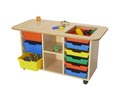 Mesas de juego, mesas de actividades, baúl para guardar juguetes, muebles auxiliares para el aula
