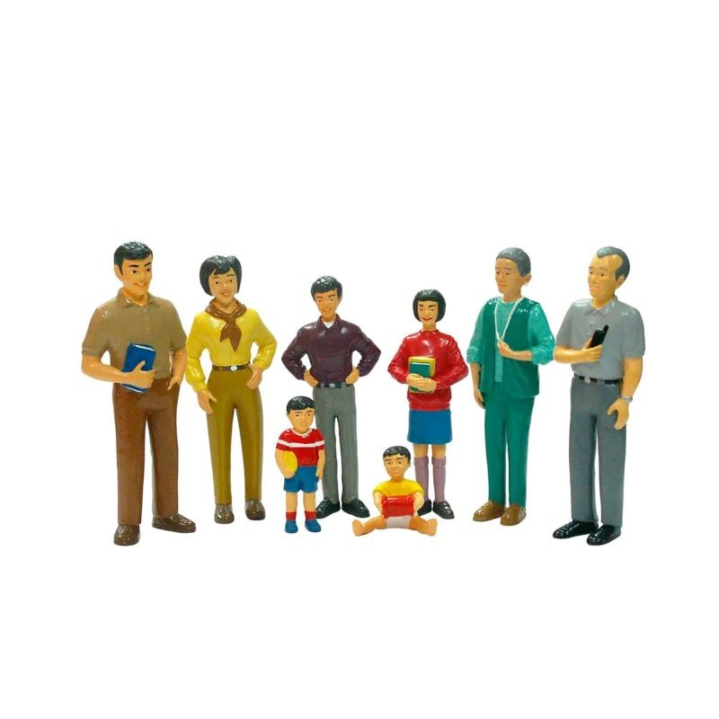 Figuras de Familia Asiatica 8 Uds  + 2 Años