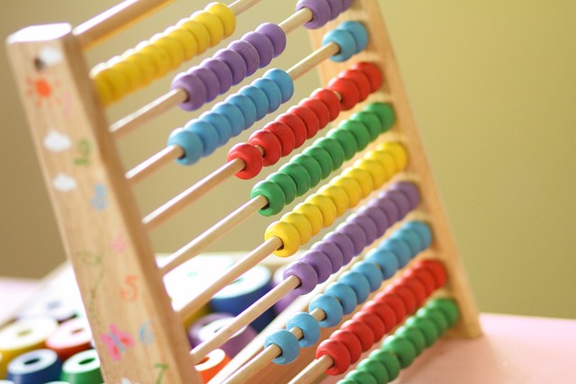 ¿Qué materiales didácticos usarías para enseñar números a los niños?