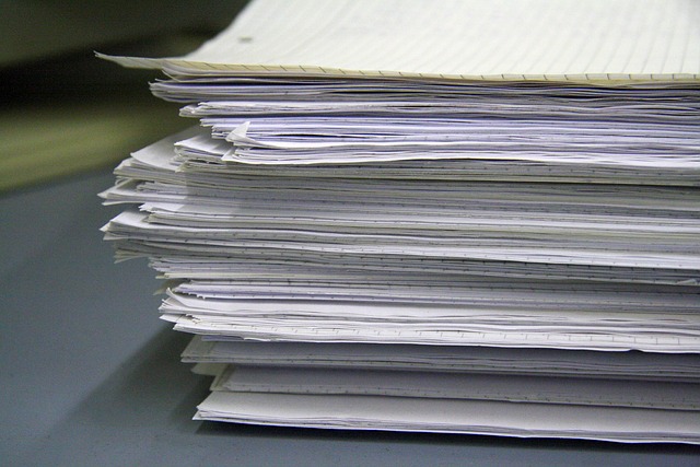 ¿Cuánto pesa un paquete de 500 folios de 80 gramos?